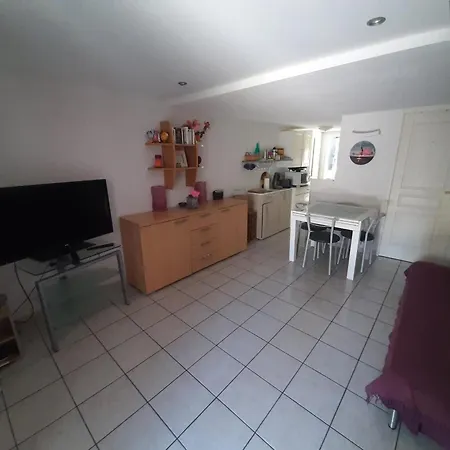 Pavillon 6 Pers En Avec Piscine Et Wifi A 700m De La - Fr-1-781-86 Holiday home *