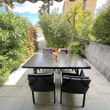 Holiday home Pavillon 6 Pers En Avec Piscine Et Wifi A 700m De La - Fr-1-781-86