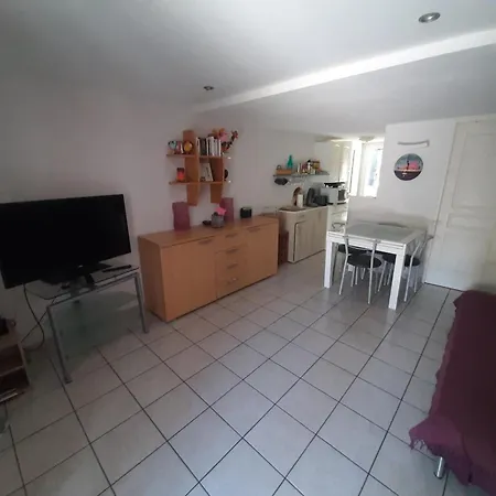 Holiday home Pavillon 6 Pers En Avec Piscine Et Wifi A 700m De La - Fr-1-781-86 Valras-Plage